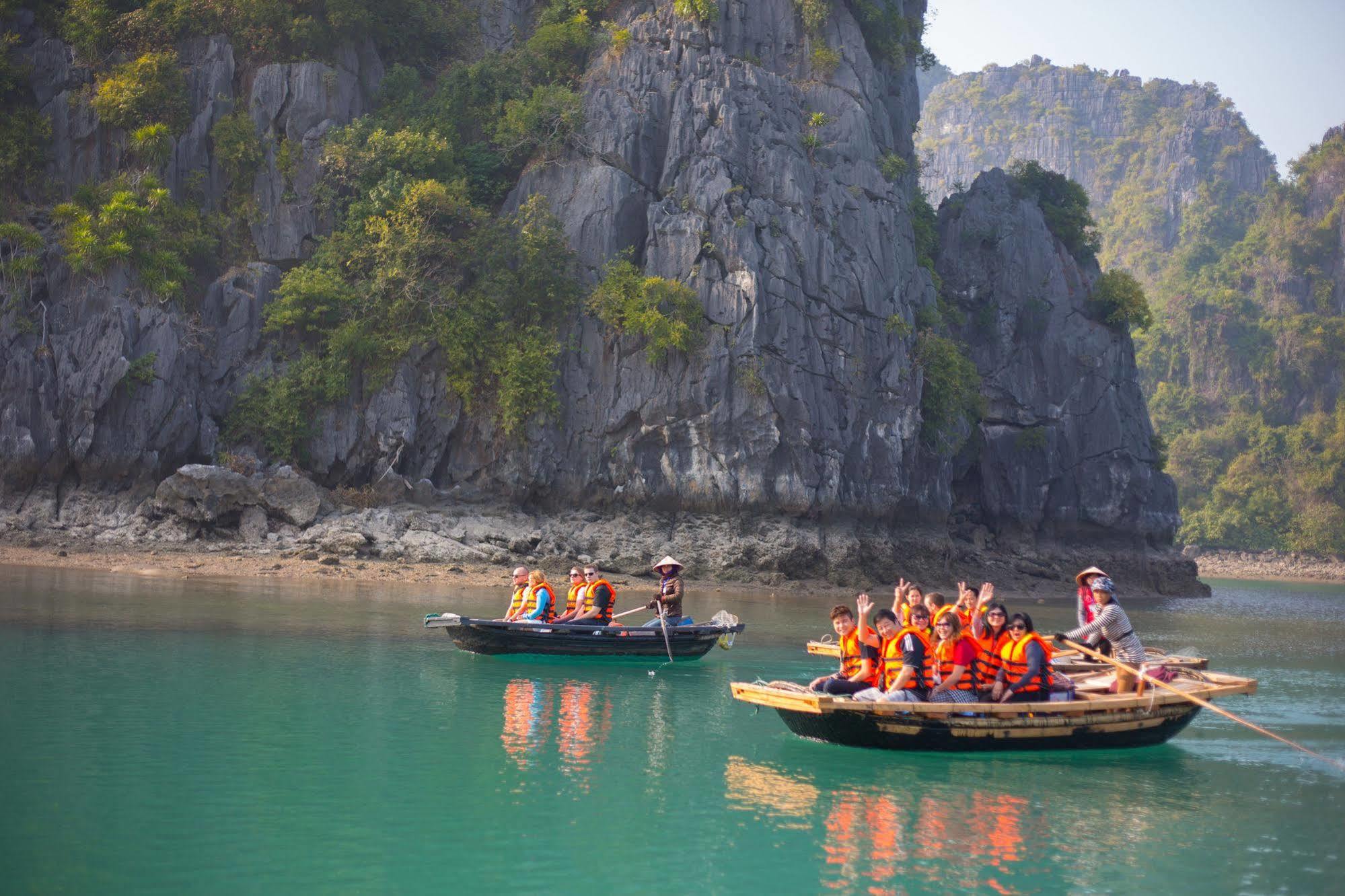 Flamingo Luxury Cruises Hotell Ha Long Exteriör bild