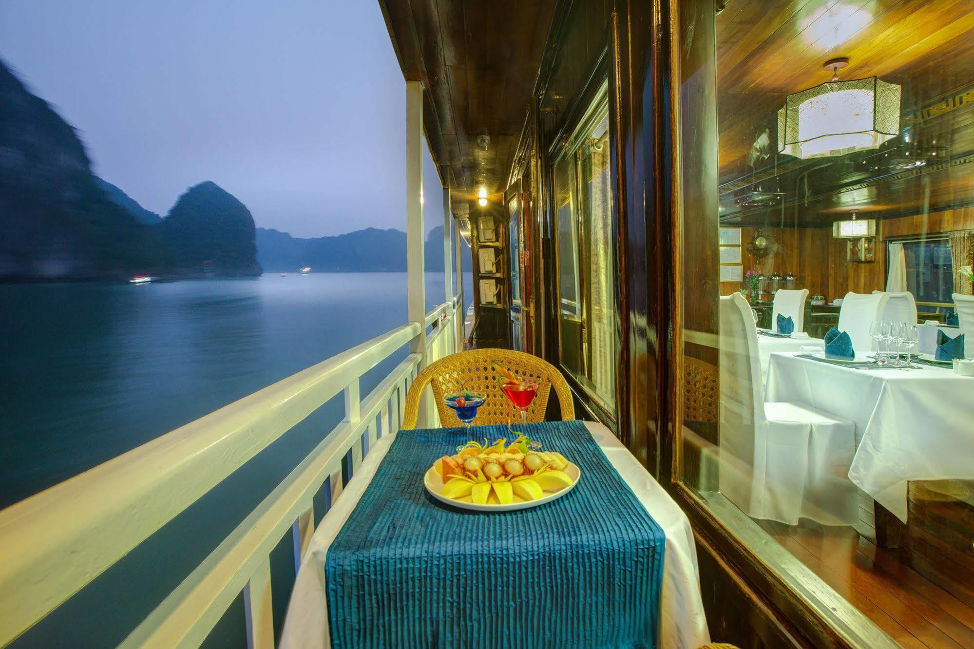 Flamingo Luxury Cruises Hotell Ha Long Exteriör bild