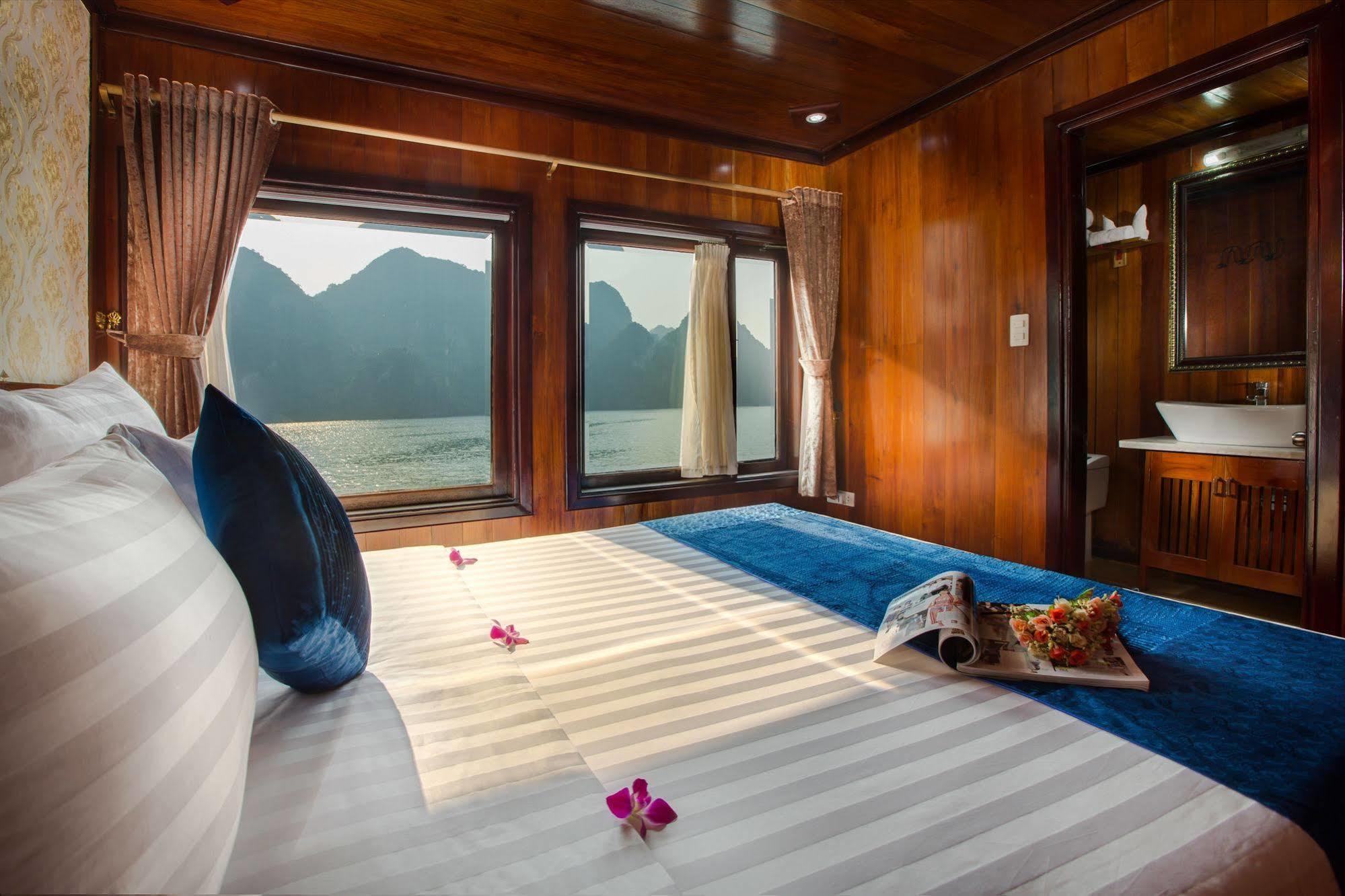 Flamingo Luxury Cruises Hotell Ha Long Exteriör bild
