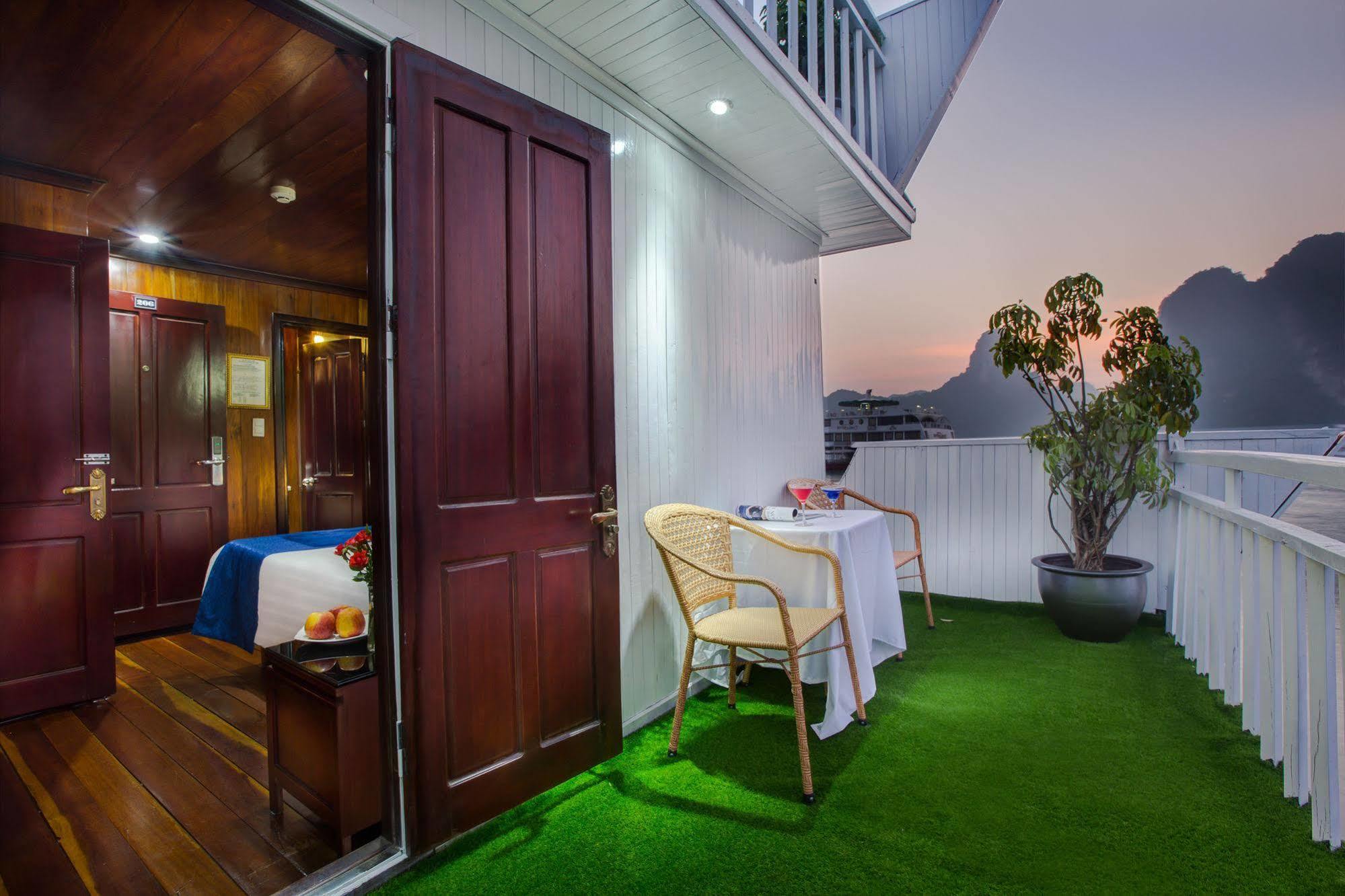Flamingo Luxury Cruises Hotell Ha Long Exteriör bild