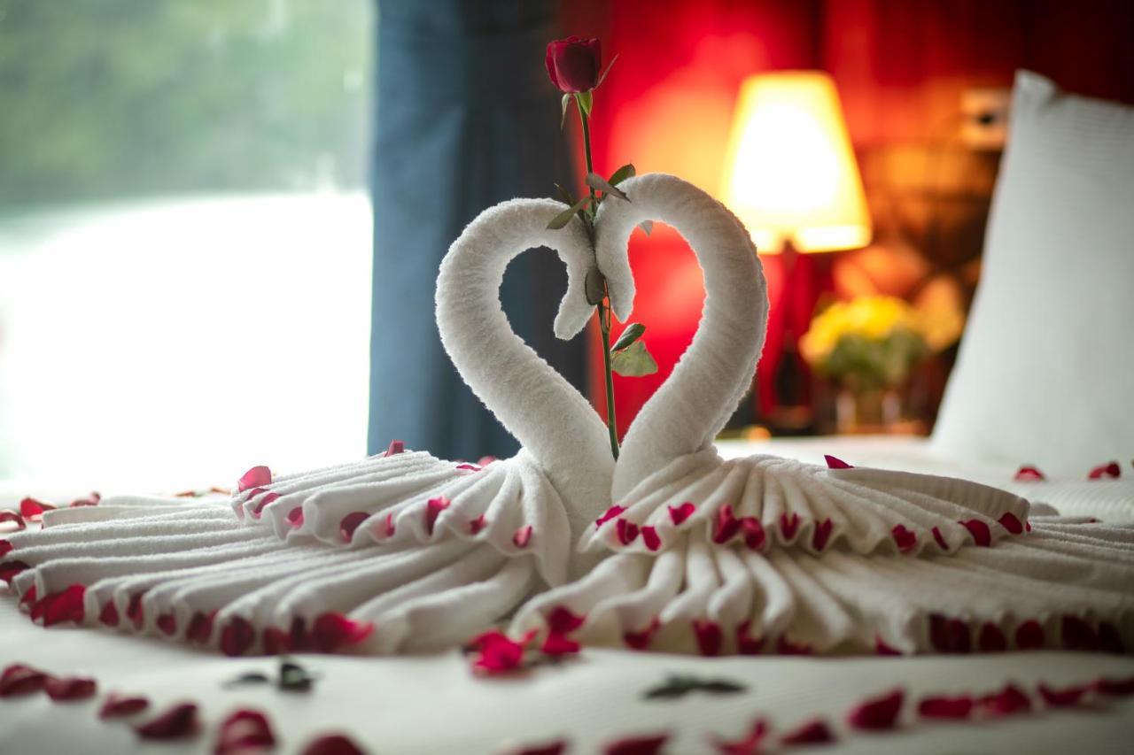 Flamingo Luxury Cruises Hotell Ha Long Exteriör bild