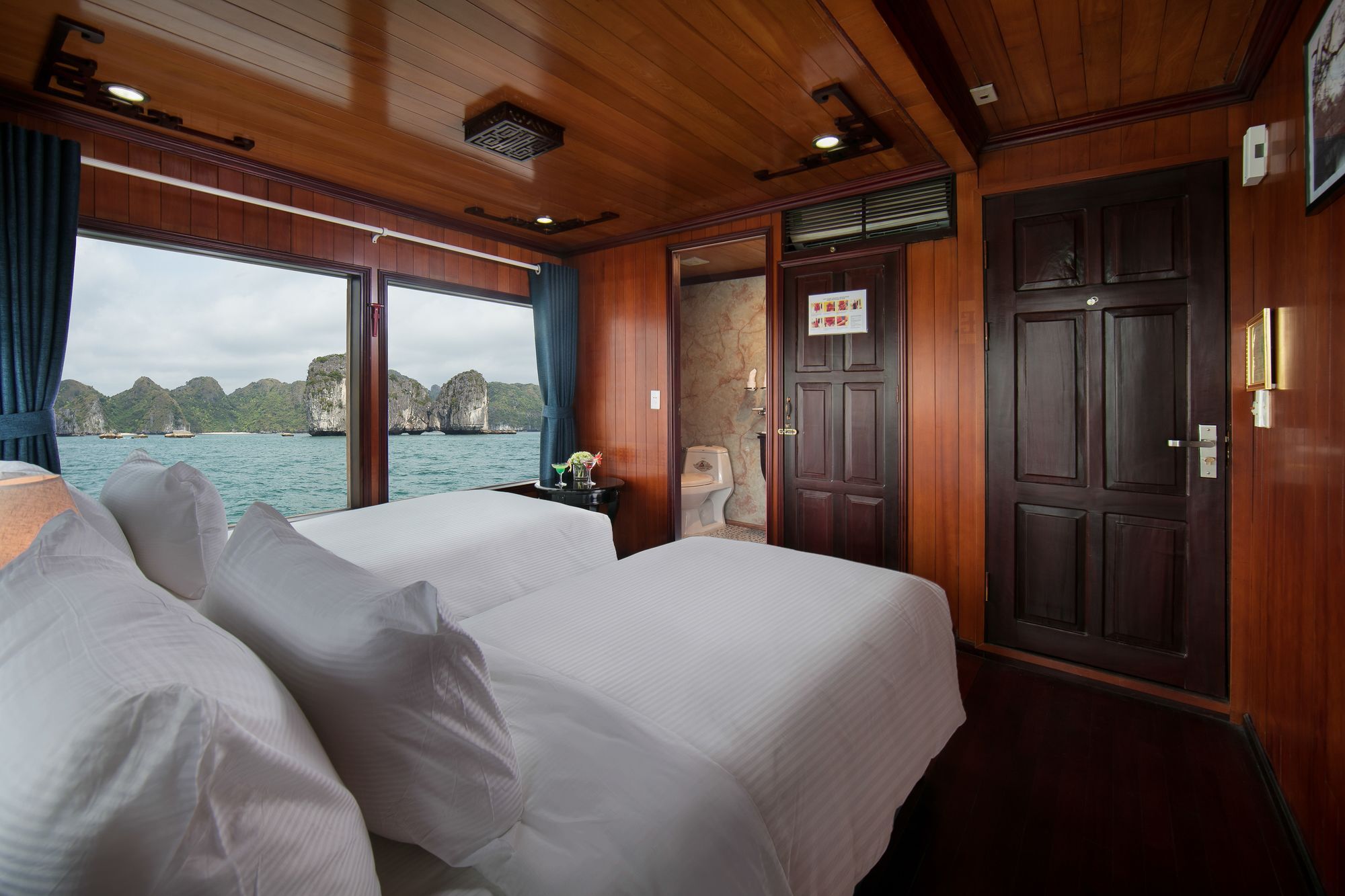 Flamingo Luxury Cruises Hotell Ha Long Exteriör bild