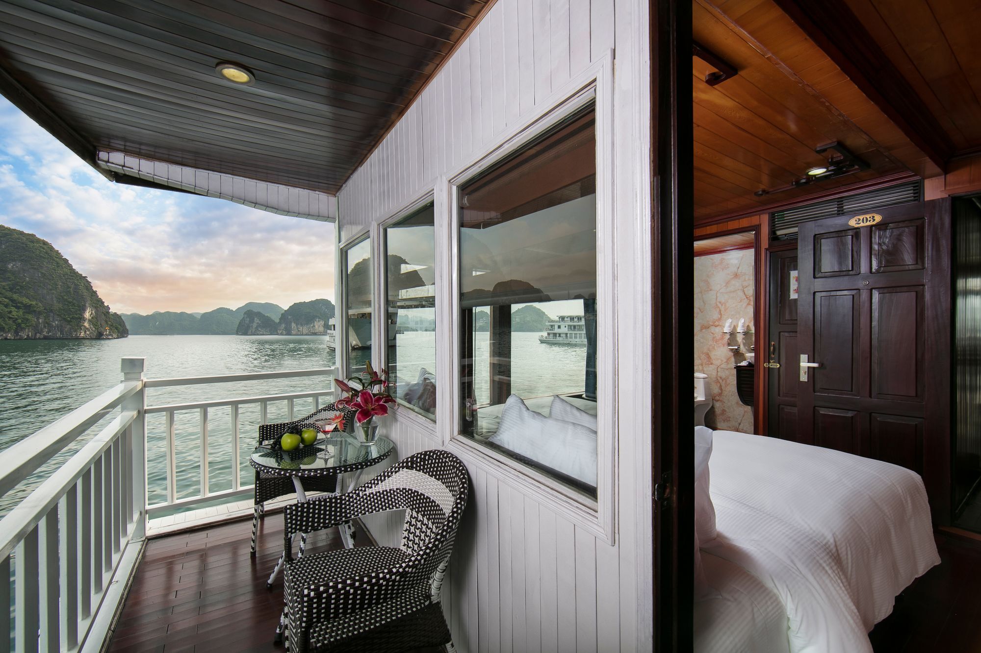 Flamingo Luxury Cruises Hotell Ha Long Exteriör bild